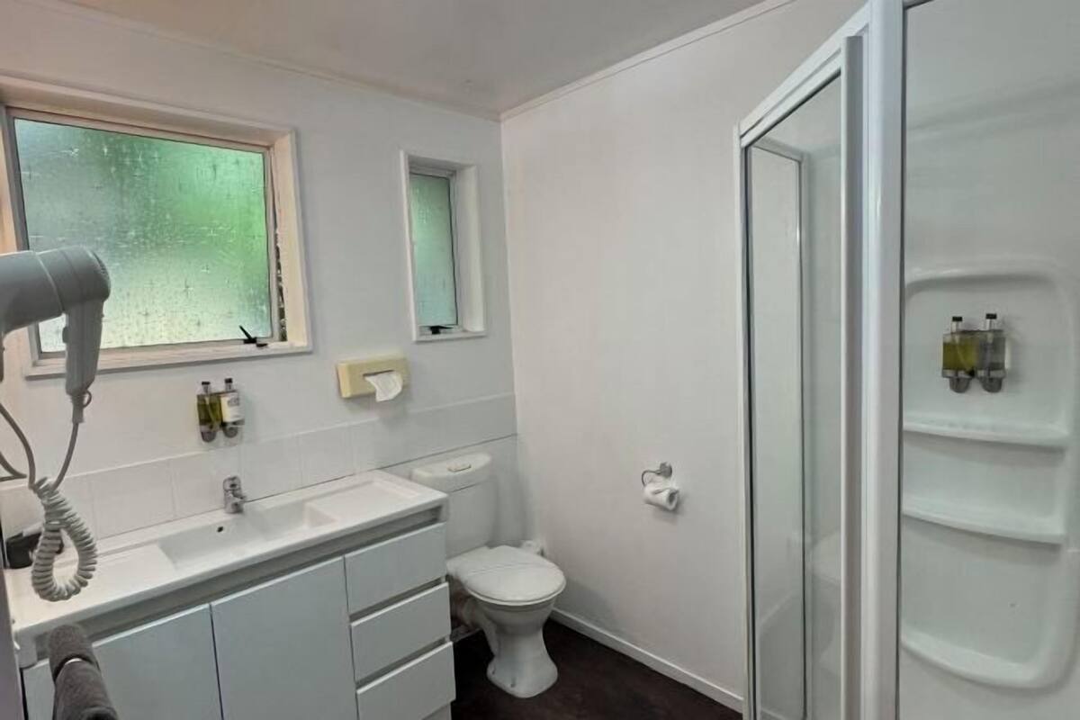 Bathroom | Free toiletries, hair dryer, towels, soap