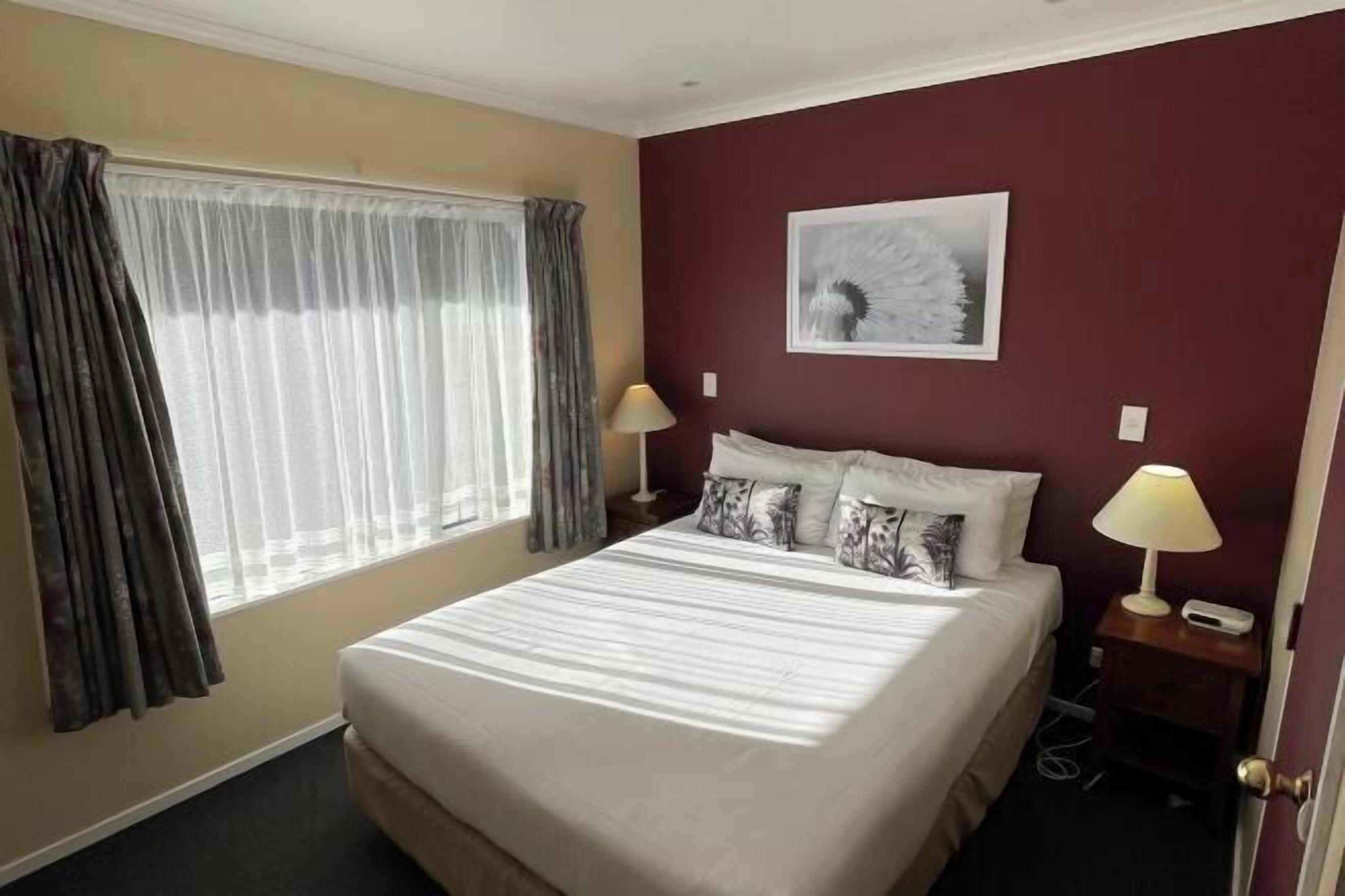 Seterika/papan seterika, Wi-fi percuma, cadar katil 