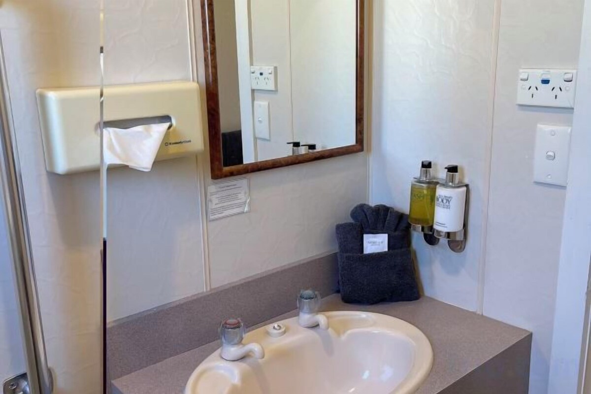 Bathroom | Free toiletries, hair dryer, towels, soap