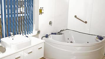 2 Bedroom Spa Suite | Bathroom