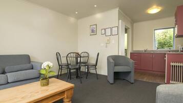 2 Bedroom Suite | Iron/ironing board, free WiFi, bed sheets