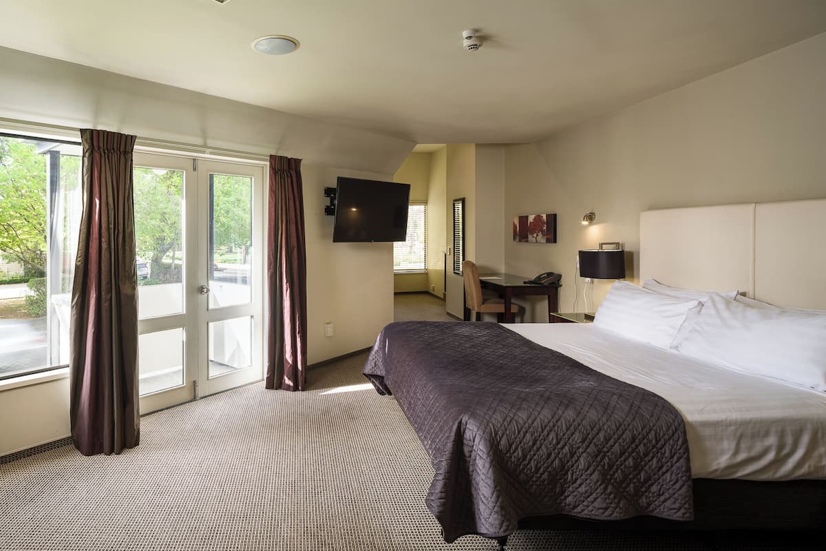 Executive studio | 2 slaapkamers, luxe beddengoed, een kluis op de kamer, een bureau