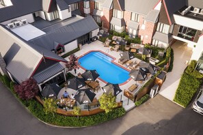 Outdoor pool, pool umbrellas, sun loungers