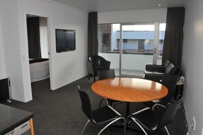 Living area - Auto Lodge Motor Inn (New Plymouth)