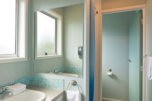 Standard Apartment, 1 Bedroom | Bathroom