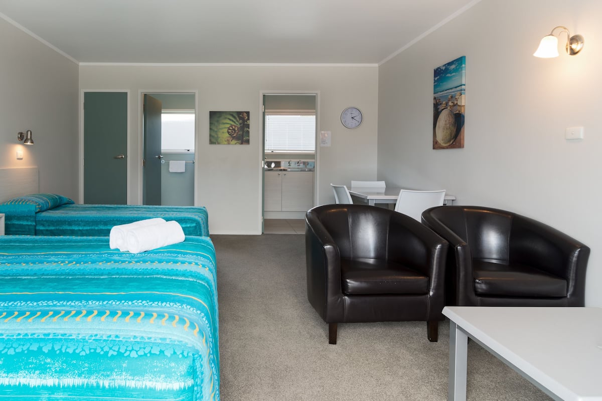 Superior Studio | Premium bedding, cribs (surcharge), WiFi (free)
