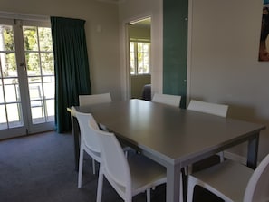 Maison, 3 chambres (Palm House) | Repas dans la chambre