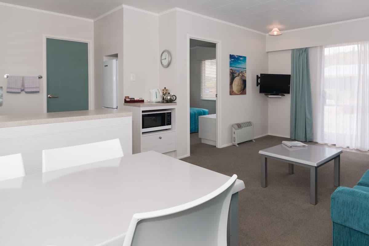 Superior Apartment, 2 Bedrooms | Premium bedding, cribs (surcharge), WiFi (free)