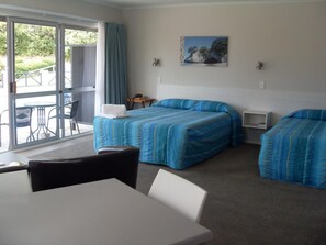 Deluxe-studio | Ylelliset vuodevaatteet, vauvansängyt, ilmainen Wi-Fi