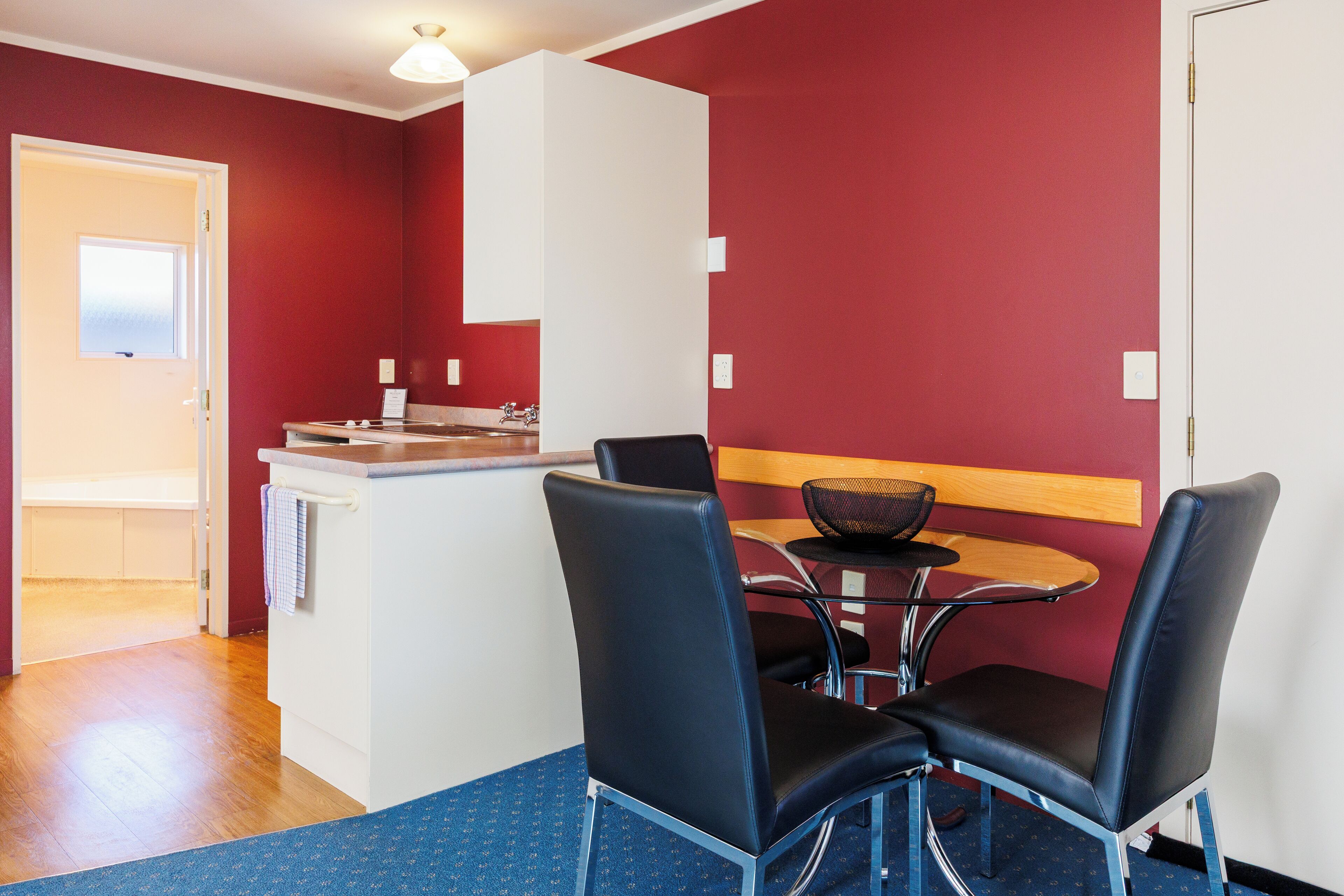 Standard Suite, 1 Bedroom, Non Smoking, Kitchen (Suite) | Living area