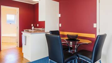 Standard Suite, 1 Bedroom, Non Smoking, Kitchen (Suite) | Living area
