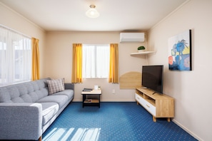 Flat-screen TV - Braemar Motor Lodge (Palmerston North)