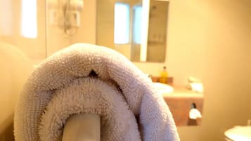 Standard Studio, Non Smoking, Kitchen | Bathroom