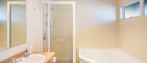 Jetted bath, hair dryer, towels