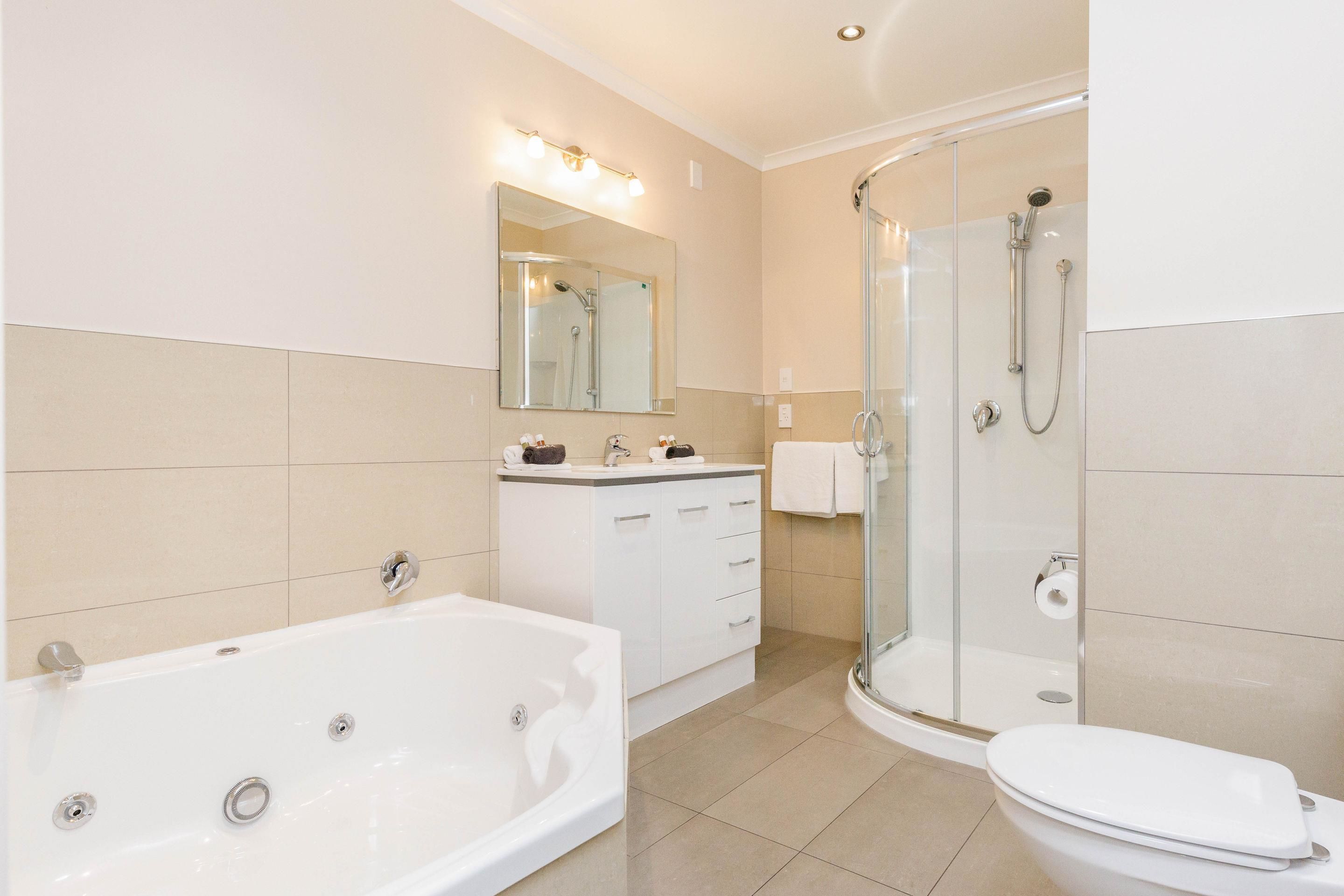 1 bedroom, desk, blackout curtains, soundproofing