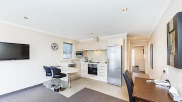 1 bedroom, desk, blackout drapes, soundproofing