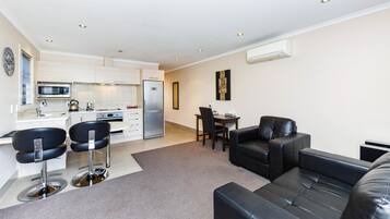 1 bedroom, desk, blackout curtains, soundproofing