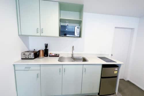 Family Apartment, 2 Bedrooms, Jetted Tub | Private kitchen