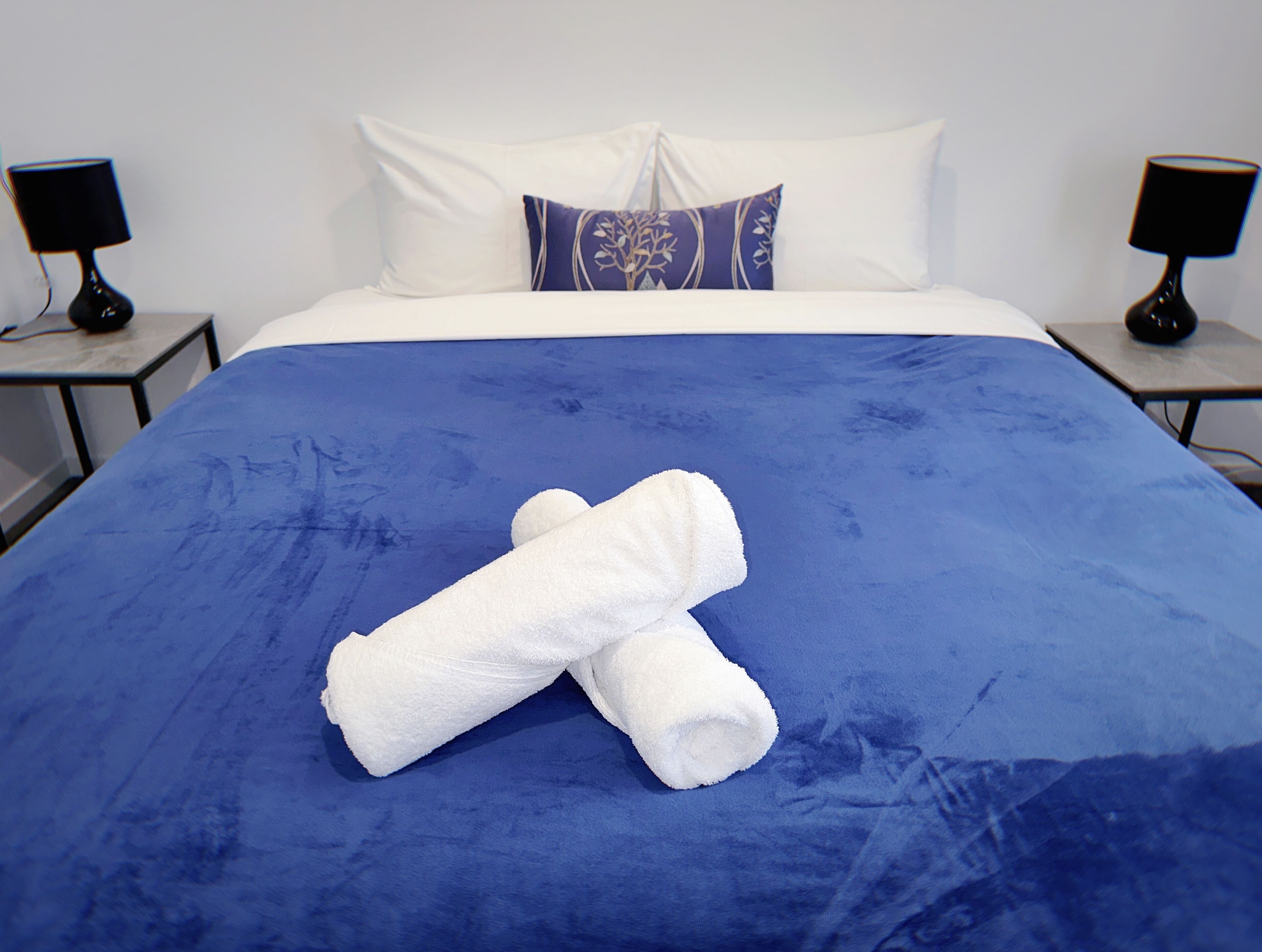 تجهيزات عازلة للصوت وواي فاي مجانًا وملاءات أسرّة