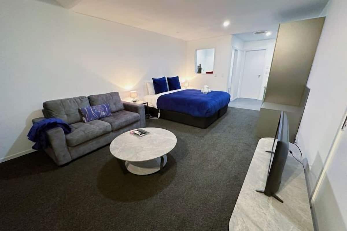 Schallisolierte Zimmer, kostenloses WLAN, Bettwäsche