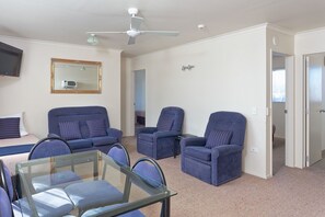 Three Bedroom Suite | Living area - BK's Rotorua Motor Lodge (Rotorua)