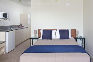 In-room safe, soundproofing, iron/ironing board, free WiFi - BK's Rotorua Motor Lodge (Rotorua)
