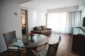 32-inch LCD TV with cable channels, TV - Hotel Golden Park Campinas Cambuí By Nacional Inn (Campinas)