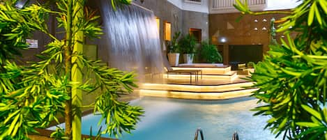 Indoor pool, pool loungers