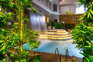 Indoor pool, sun loungers