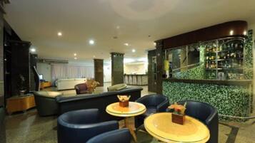 Área de estar no saguão