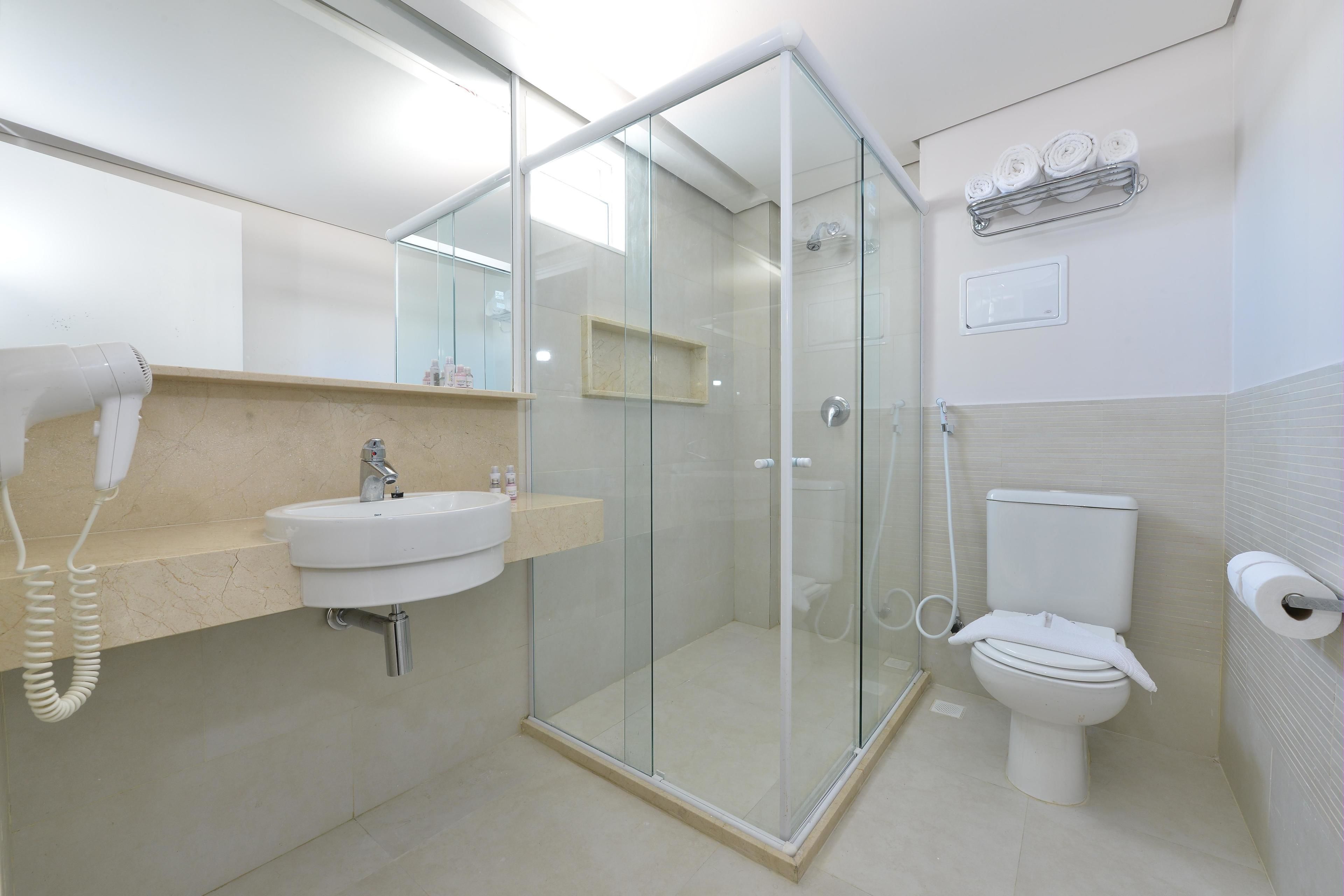 shower, free toiletries, hair dryer, towels