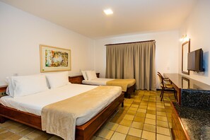 Minibar, in-room safe, desk, free WiFi - Mirai Beach Hotel (Natal)