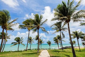 Private beach nearby - Mirai Beach Hotel (Natal)