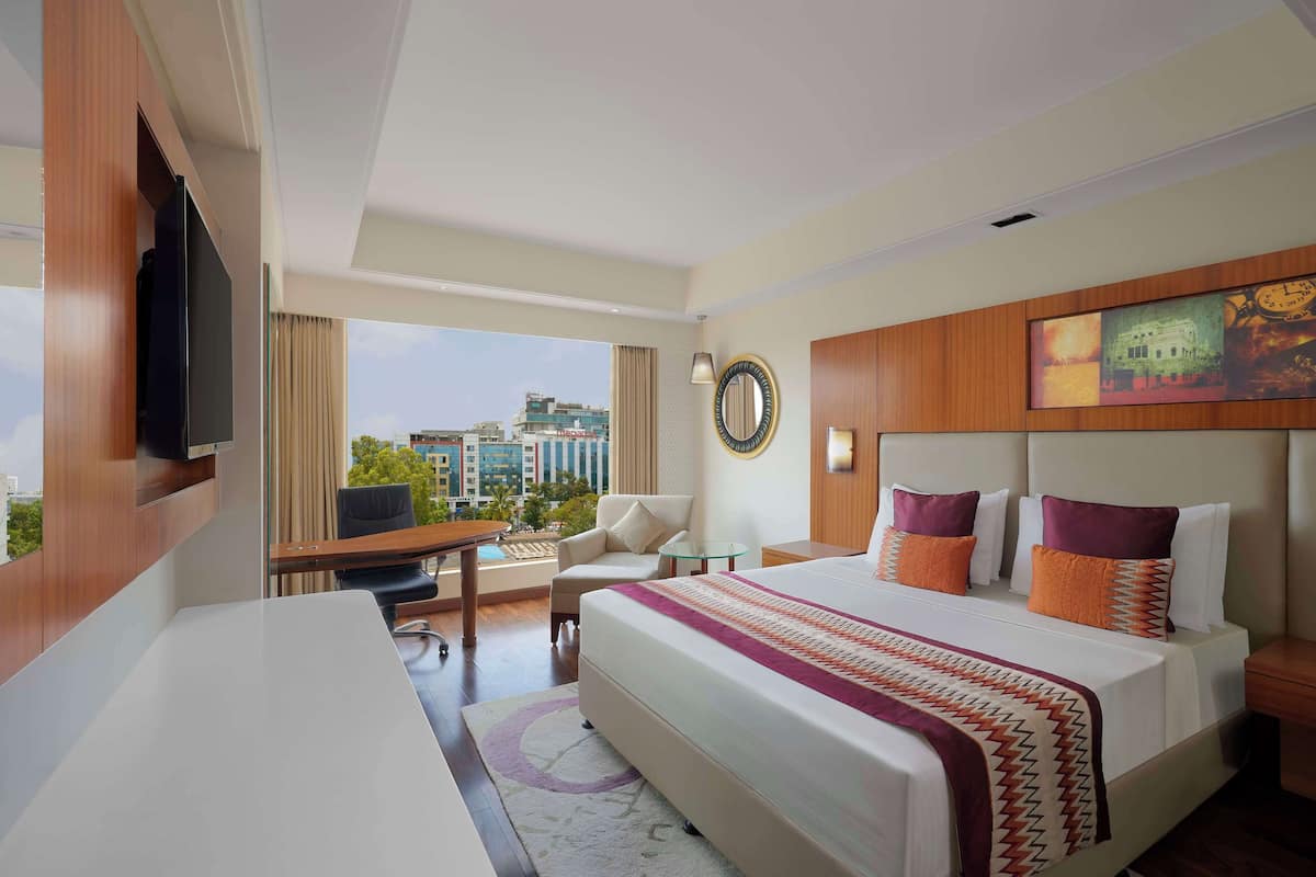 Kamar Deluks, 1 Tempat Tidur King, Bebas Asap Rokok | Minibar, brankas, meja kerja, dan Wi-Fi gratis