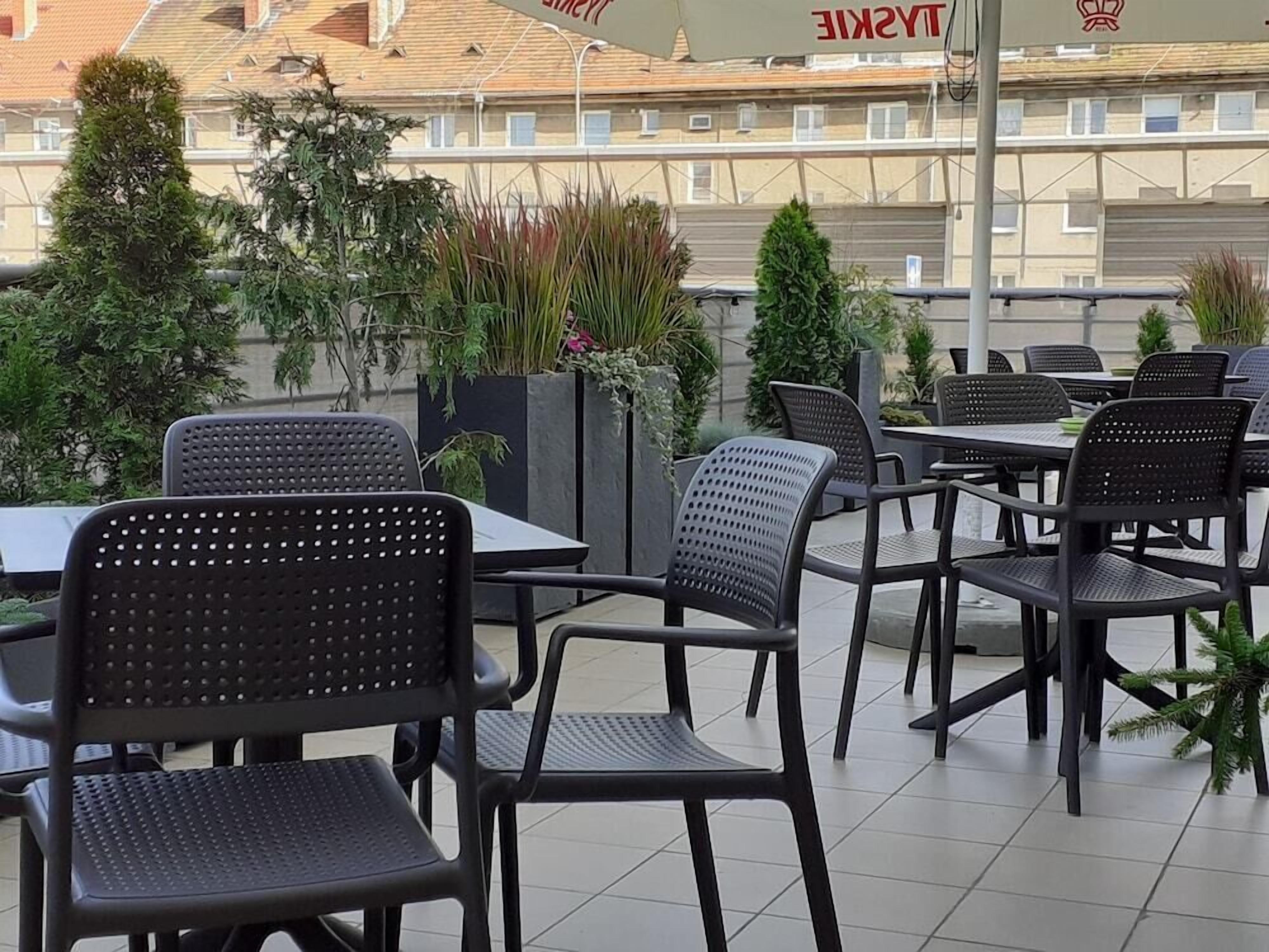 تناول الطعام بالخارج