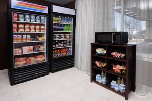 Vending machine - Fairfield Inn & Suites by Marriott Dallas Plano/The Colony (The Colony)