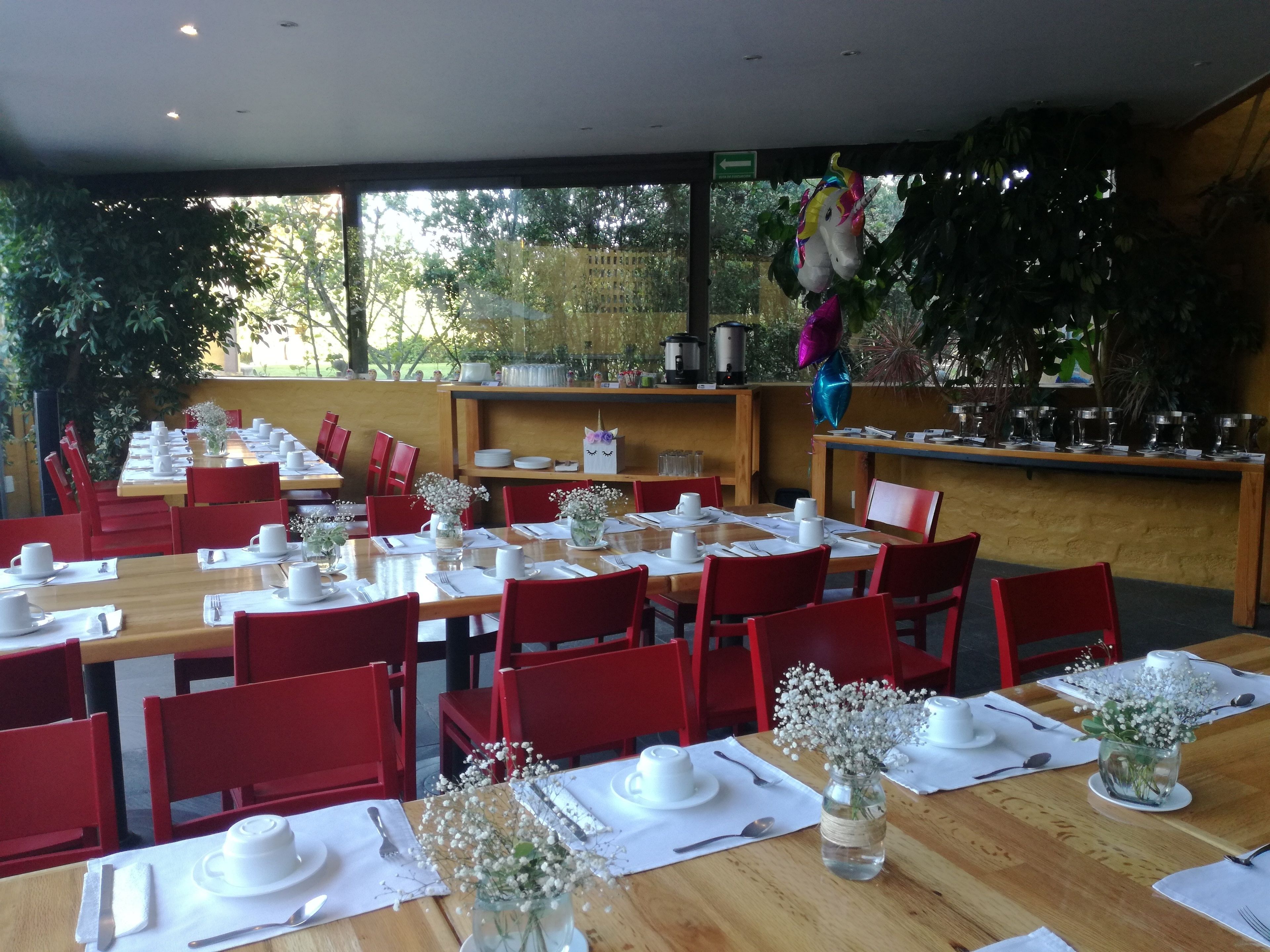 breakfast, lunch, dinner served; regional cuisine