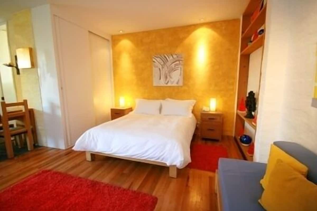 Suite junior | Caja de seguridad en la habitación, wifi gratis y ropa de cama