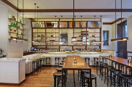 Bar (på overnattingsstedet). Renaissance Atlanta Midtown Hotel