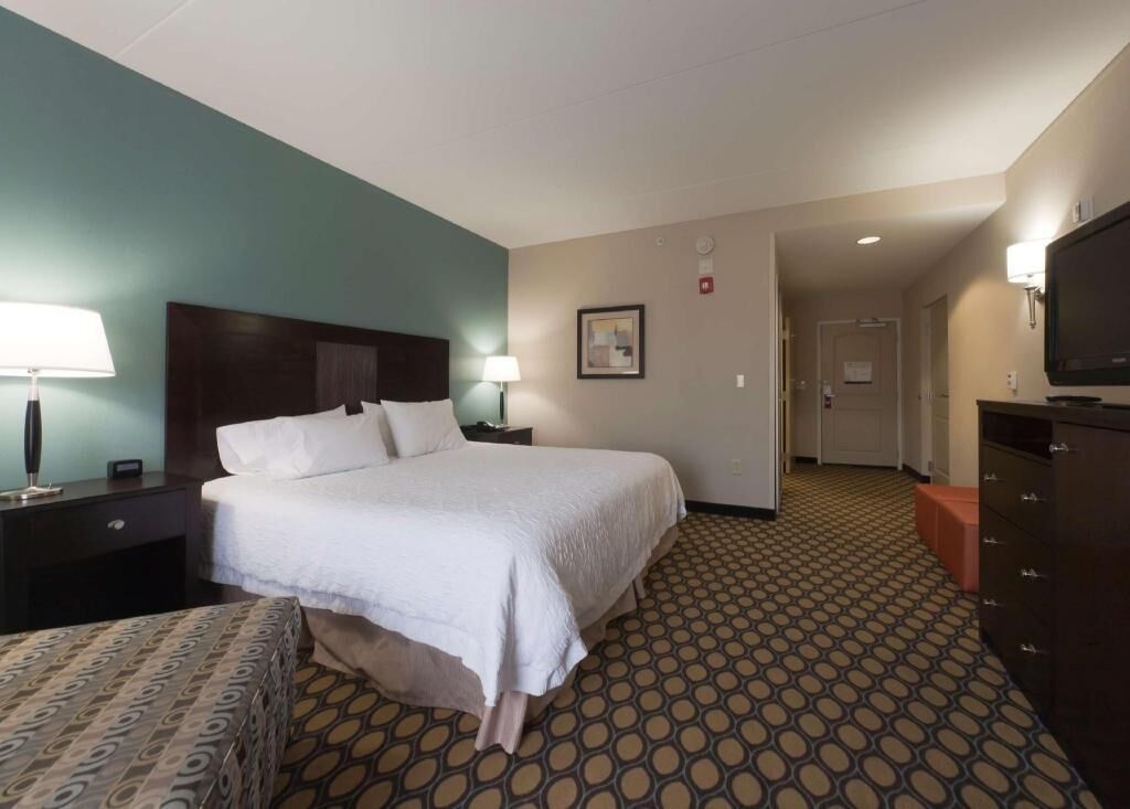 Hypo-allergenic bedding, down comforters, in-room safe, laptop workspace