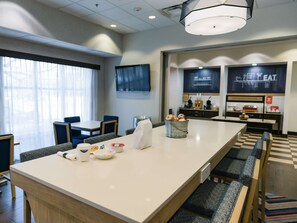 Buffet déjeuner gratuit tous les jours