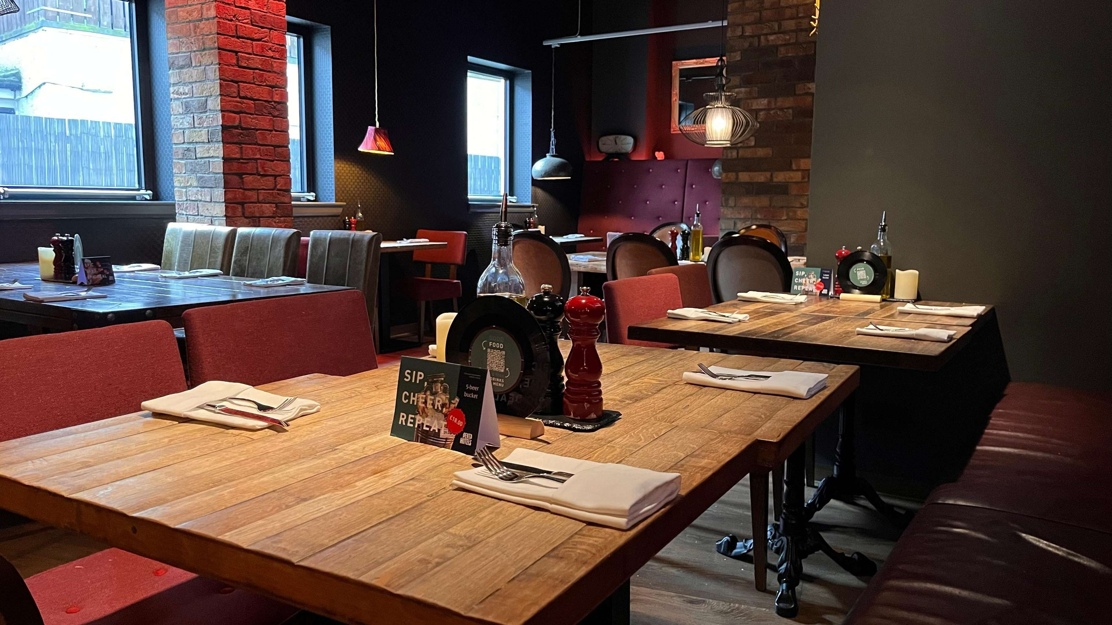 Tägliches Frühstücksbuffet (10.00 GBP pro Person)