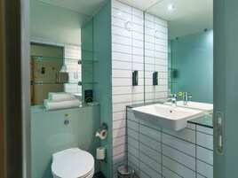 Twin Room | Bathroom | Shower, rainfall showerhead, hair dryer, towels