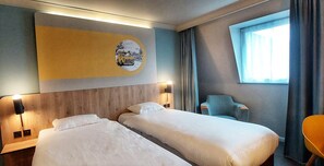 Twin Room | Desk, laptop workspace, blackout drapes, free WiFi - B&B HOTEL Inverness (Inverness)