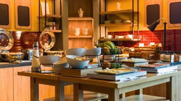 Breakfast, lunch, dinner served; international cuisine