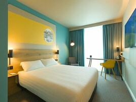 Habitación doble | Escritorio, espacio para trabajar con un portátil, cortinas opacas