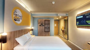 Desk, laptop workspace, blackout drapes, free WiFi