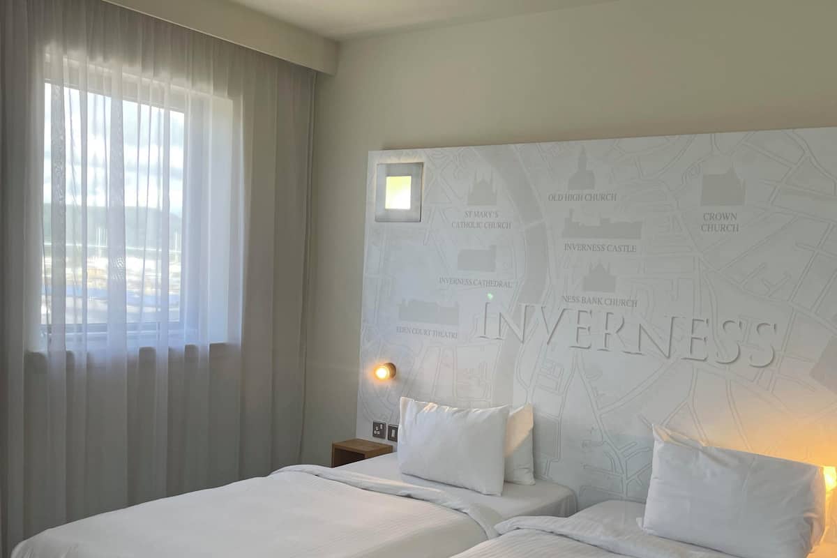 Twin Room | Desk, laptop workspace, blackout drapes, free WiFi