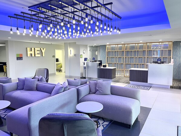 Lobby lounge - La Quinta Inn & Suites by Wyndham Port Arthur (Port Arthur)