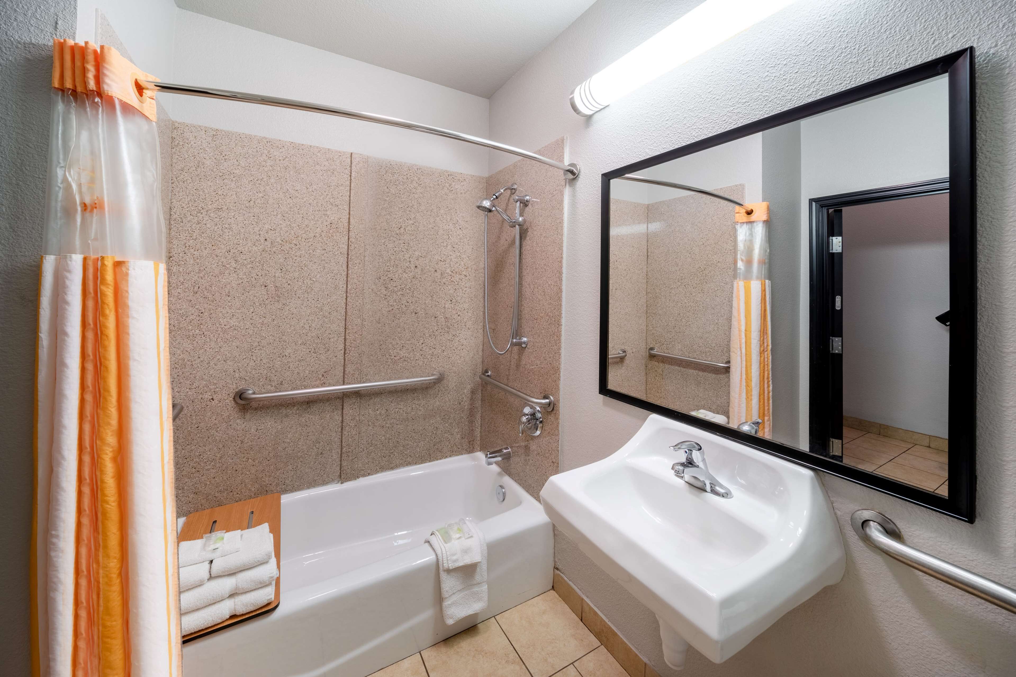 combined shower/bathtub, free toiletries, hair dryer, towels